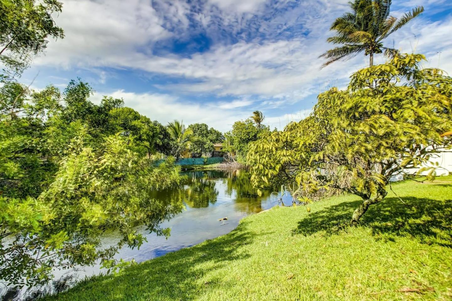 Serenity Spot Wd Pool, Lake, River & Canal View Villa Sunrise