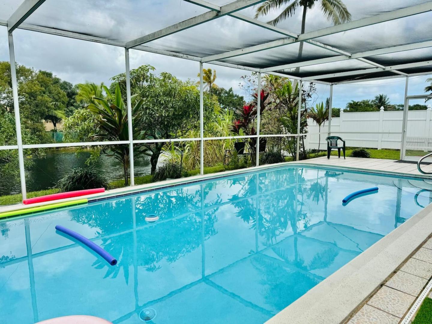 Serenity Spot Wd Pool, Lake, River & Canal View